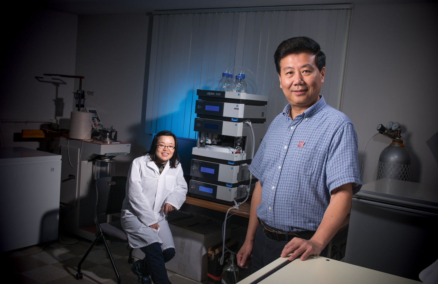 Yiqi Yang and research assistant professor Helan Xu