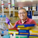 Qingsheng Li in his lab